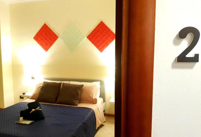 اتاق لوکس, Il Teatro