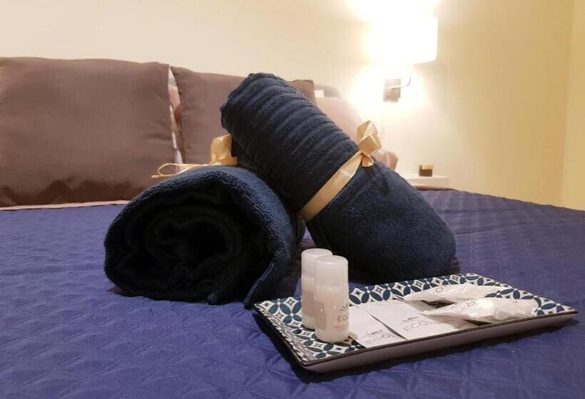 اتاق لوکس, Il Teatro