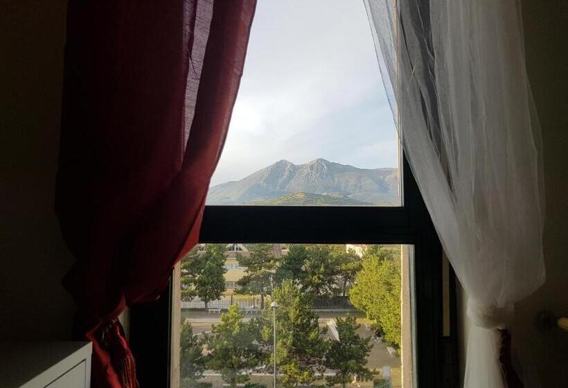 اتاق لوکس, Il Teatro