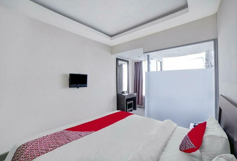 Deluxe Szoba Kind Size Bed, Wesly House