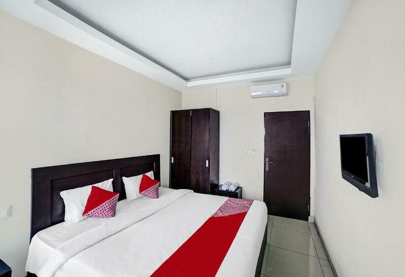 Deluxe Szoba Kind Size Bed, Wesly House