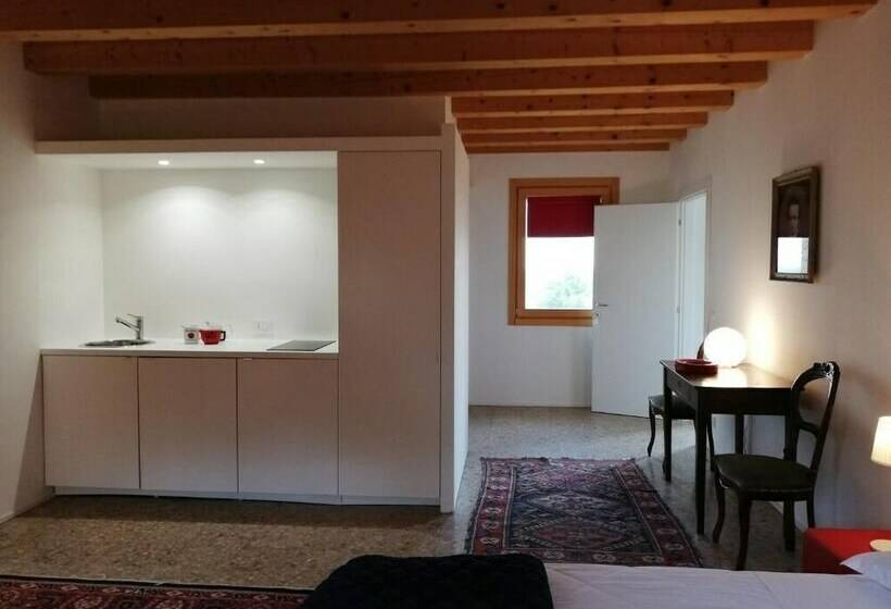 اتاق استاندارد, Ca  Adami