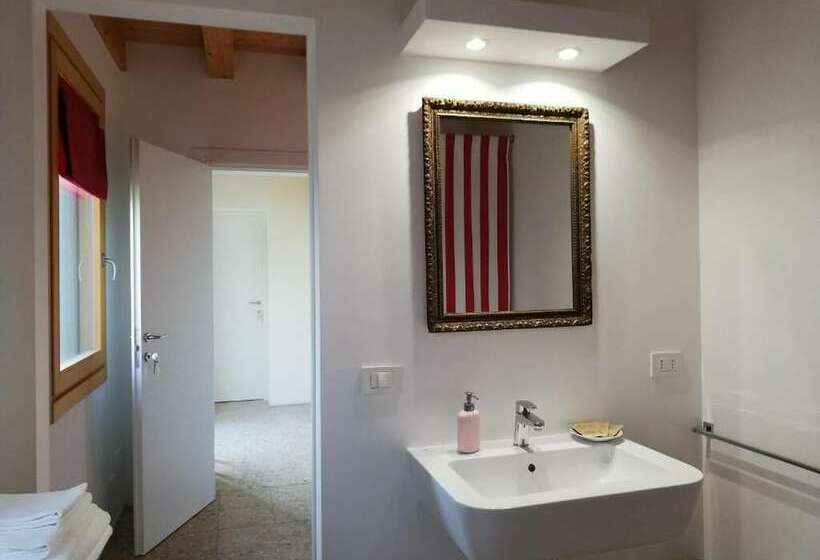 اتاق استاندارد, Ca  Adami