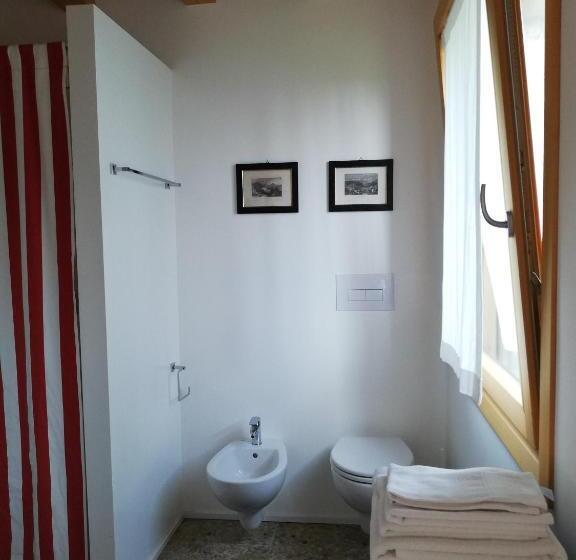 اتاق استاندارد, Ca  Adami