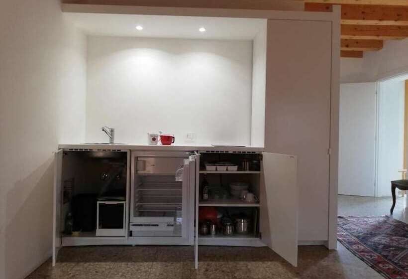 اتاق استاندارد, Ca  Adami