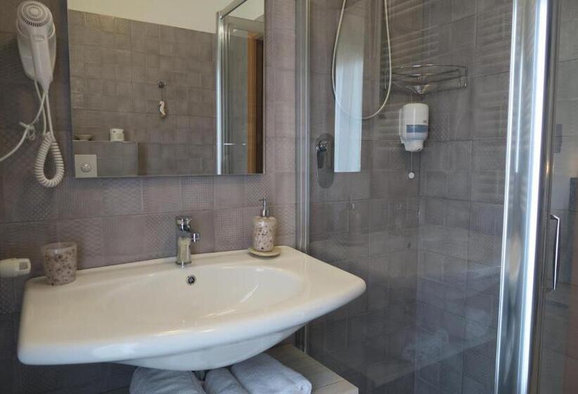 غرفة قياسية ثلاثية مزودة بتراس, B&b Meraviglie D Abruzzo Montesilvano