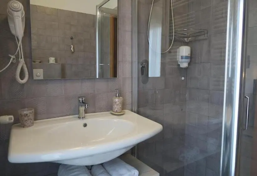 Standard Triple Room with Terrace, B&b Meraviglie D Abruzzo Montesilvano