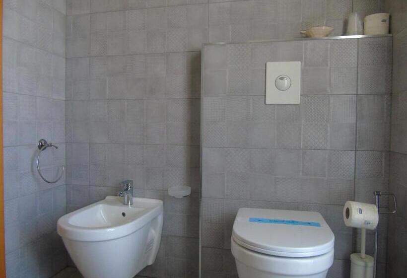 غرفة قياسية ثلاثية مزودة بتراس, B&b Meraviglie D Abruzzo Montesilvano