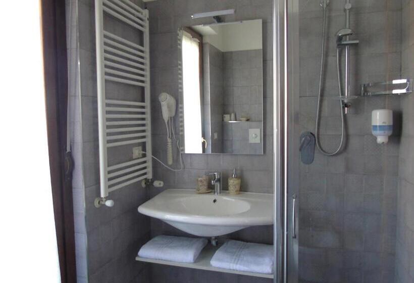 غرفة قياسية ثلاثية مزودة بتراس, B&b Meraviglie D Abruzzo Montesilvano