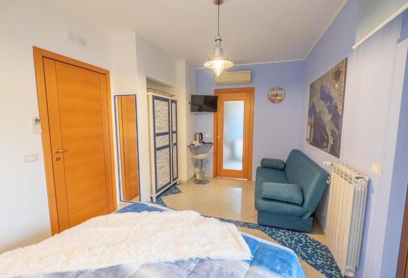 غرفة قياسية ثلاثية مزودة بتراس, B&b Meraviglie D Abruzzo Montesilvano