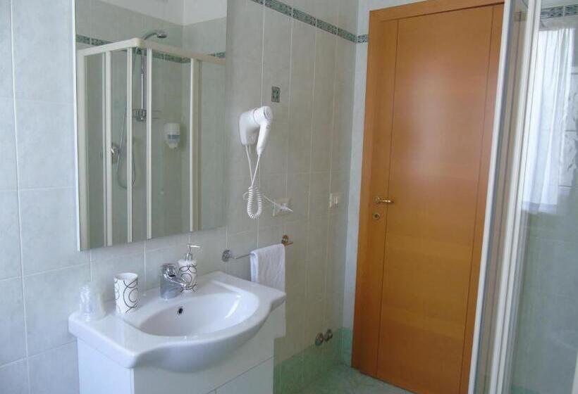 غرفة قياسية مزوَّدة بشُرفة, B&b Meraviglie D Abruzzo Montesilvano