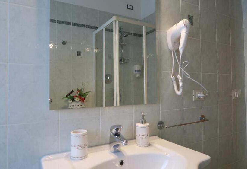 غرفة قياسية مزوَّدة بشُرفة, B&b Meraviglie D Abruzzo Montesilvano