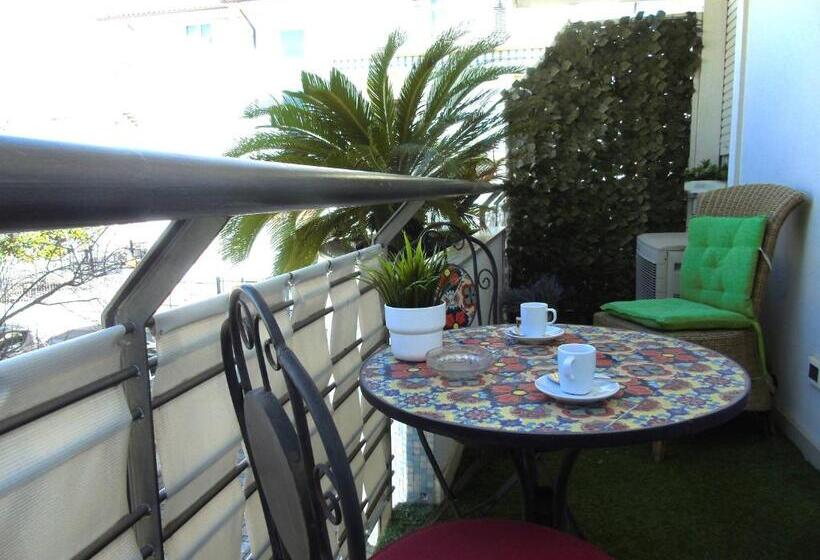 غرفة قياسية ثلاثية مزودة بشرفة, B&b Meraviglie D Abruzzo Montesilvano