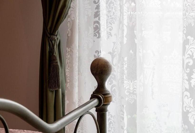 غرفة قياسية ثلاثية مزودة بشرفة, B&b Meraviglie D Abruzzo Montesilvano