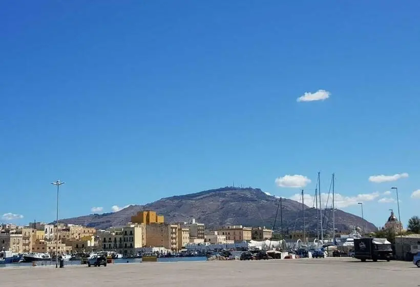 اتاق لوکس چهار تخته, B&b Trapani Mare
