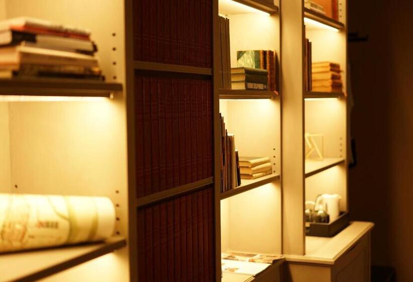 חדר דחוקס עם מיטת קינג, L Americano Luxury Rooms