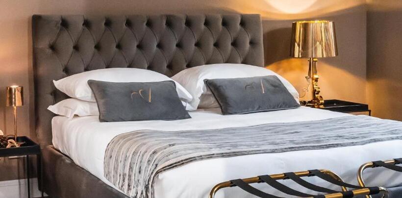 חדר דחוקס עם מיטת קינג, L Americano Luxury Rooms