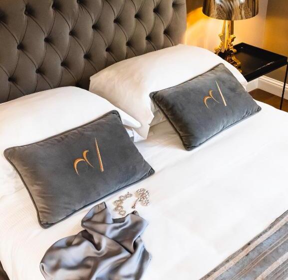 חדר דחוקס עם מיטת קינג, L Americano Luxury Rooms