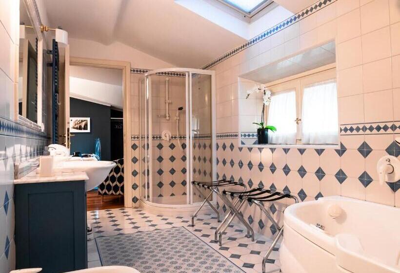 Номер Deluxe с Гидромассажем, L Americano Luxury Rooms