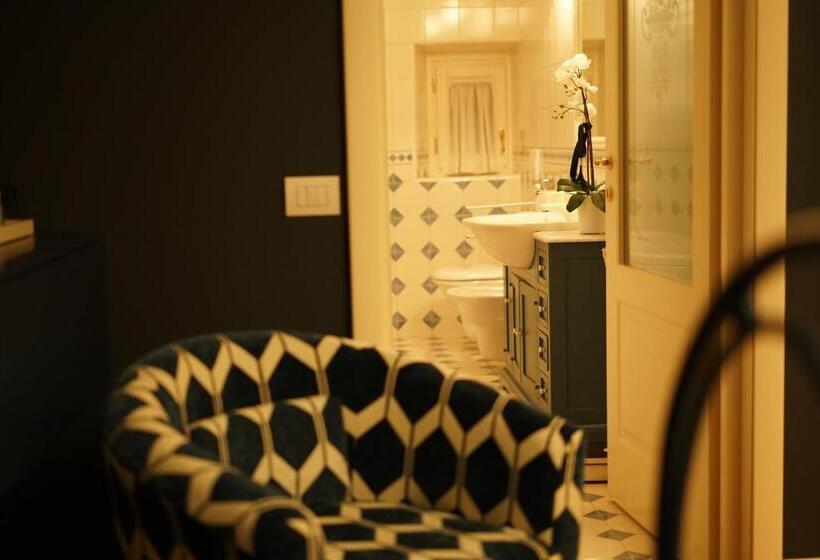 Номер Deluxe с Гидромассажем, L Americano Luxury Rooms