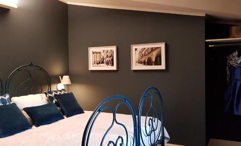 חדק דלוקס עם ג'קוזי, L Americano Luxury Rooms