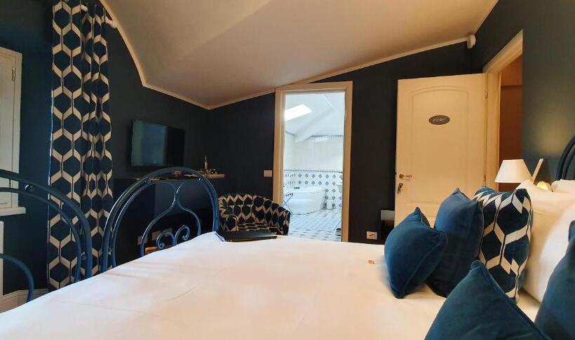 חדק דלוקס עם ג'קוזי, L Americano Luxury Rooms