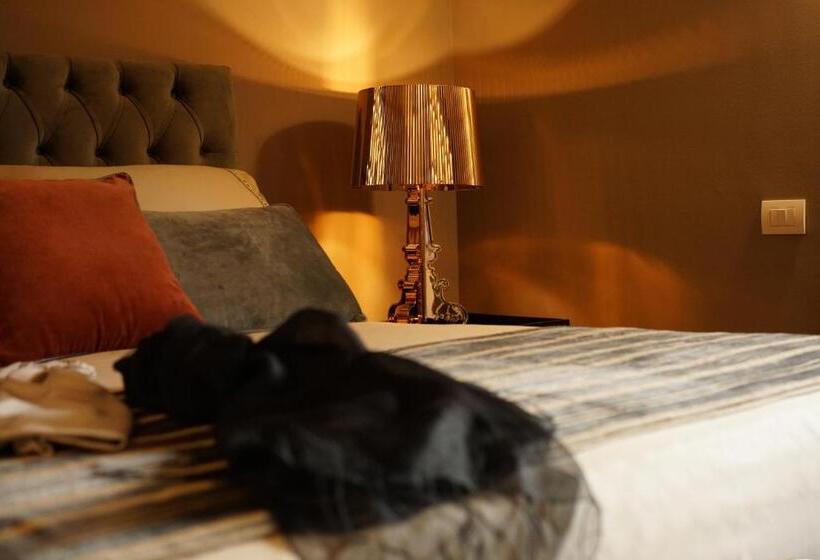 חדר דחוקס עם מיטת קינג, L Americano Luxury Rooms