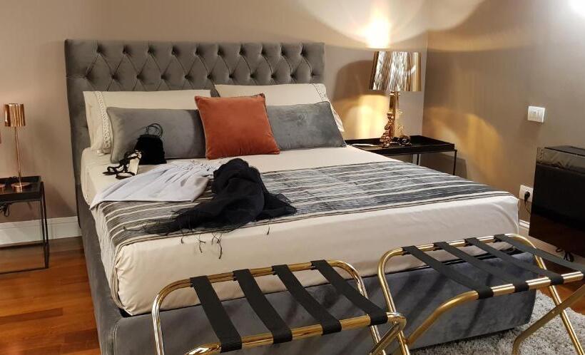 חדר דחוקס עם מיטת קינג, L Americano Luxury Rooms