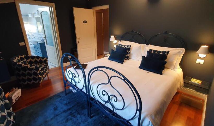 חדק דלוקס עם ג'קוזי, L Americano Luxury Rooms