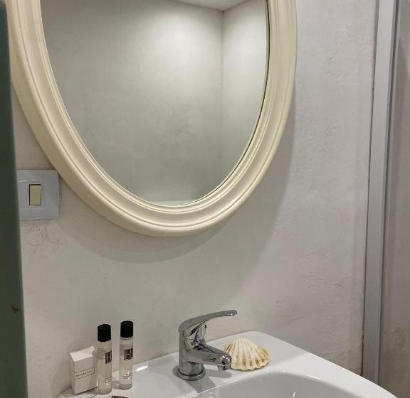 اتاق کلاسیک چهارنفره, Villa Edwige B&b