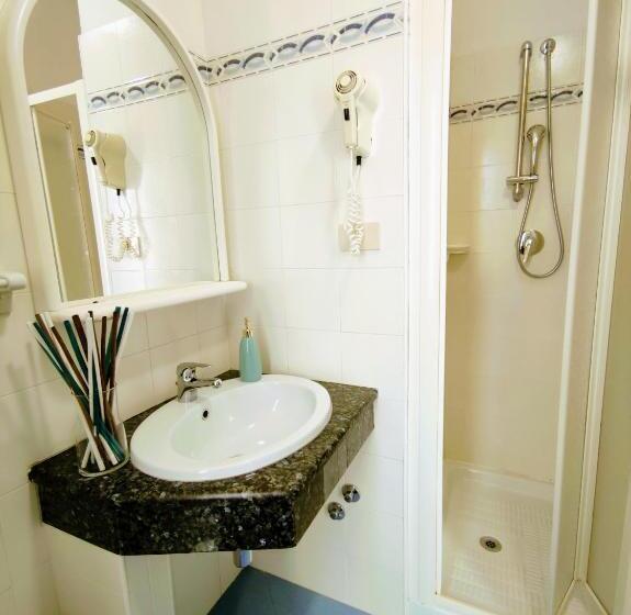 اتاق استاندارد, Adria