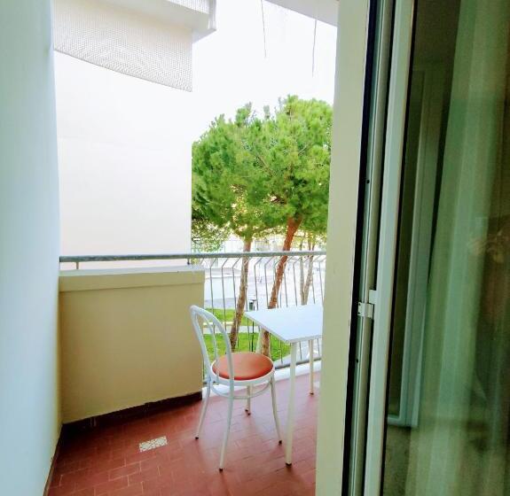 اتاق استاندارد سه نفره, Adria