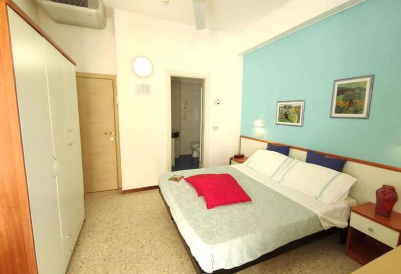 اتاق استاندارد سه نفره, Adria