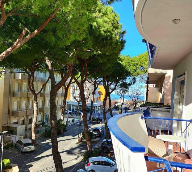 اتاق استاندارد سه نفره, Adria