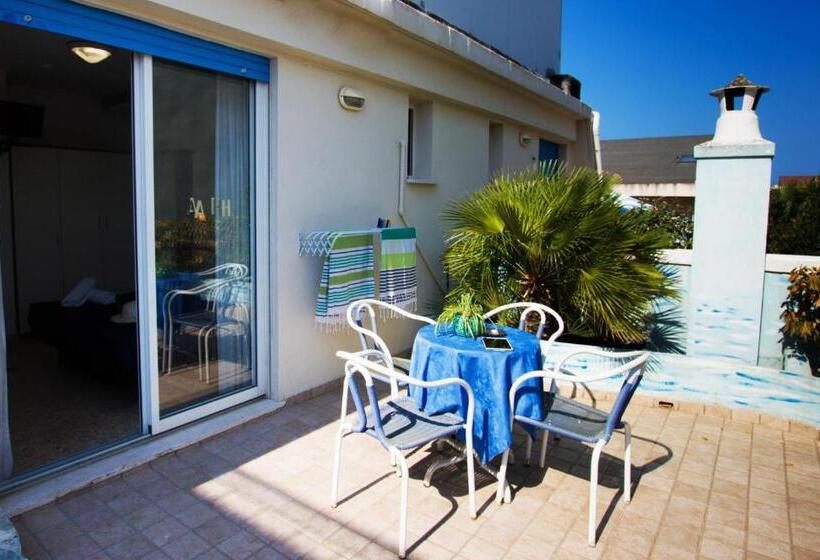 اتاق خانوادگی, Adria