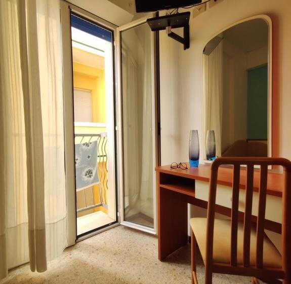 اتاق خانوادگی, Adria