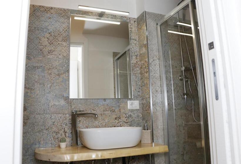 Номер Стандарт с Балконом, La Nicchia B&b
