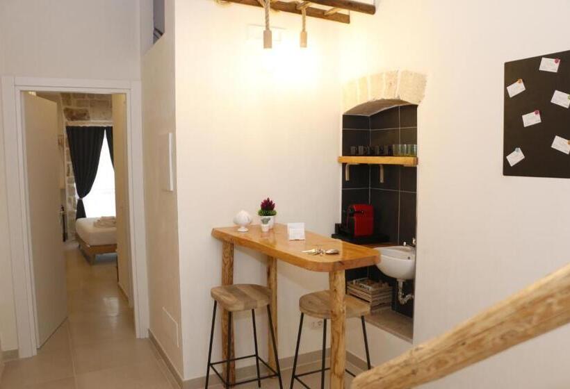 Номер Стандарт с Балконом, La Nicchia B&b