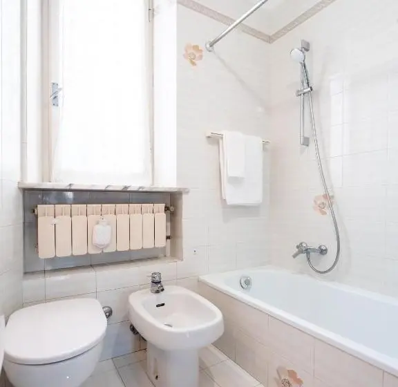 اتاق استاندارد سه تخته با سرویس بهداشتی مشترک, Casa Mafalda   Rooms, Friends And More Affittacamere   Guest House