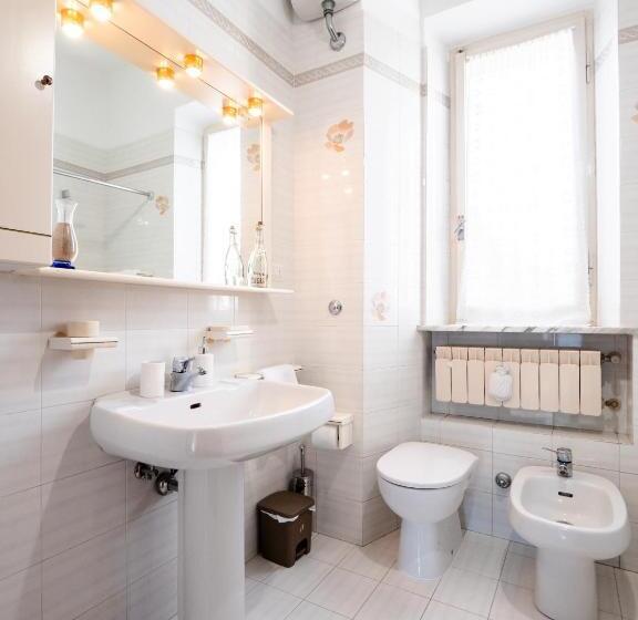 اتاق استاندارد سه تخته با سرویس بهداشتی مشترک, Casa Mafalda Rooms, Friends And More Affittacamere Guest House