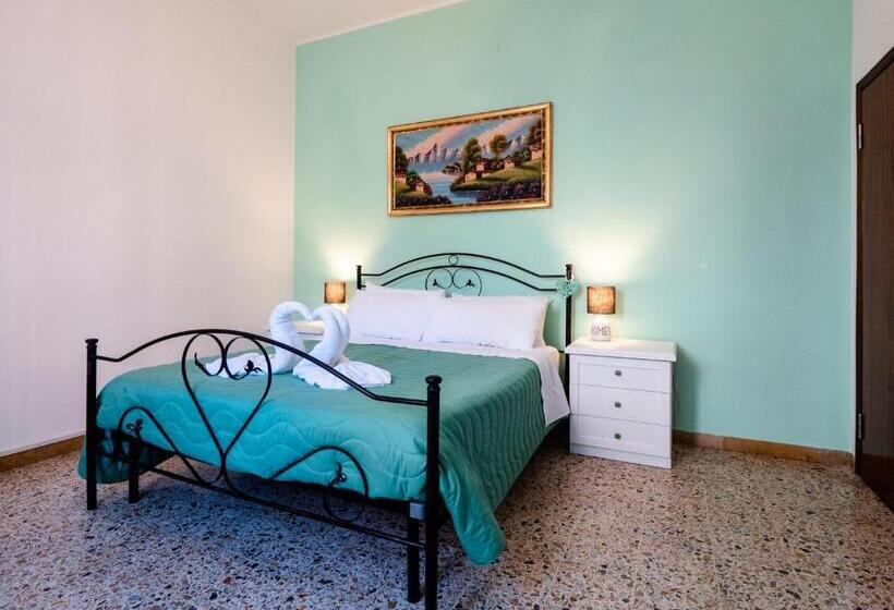 Трехместный Номер Стандарт Совместная Ванная, Casa Mafalda   Rooms, Friends And More Affittacamere   Guest House