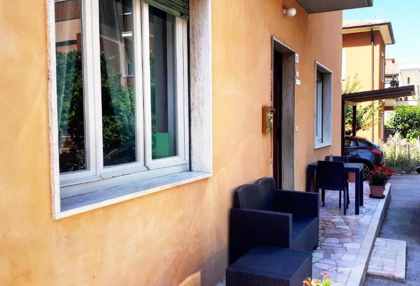 اتاق استاندارد با سرویس بهداشتی مشترک, Casa Mafalda Rooms, Friends And More Affittacamere Guest House