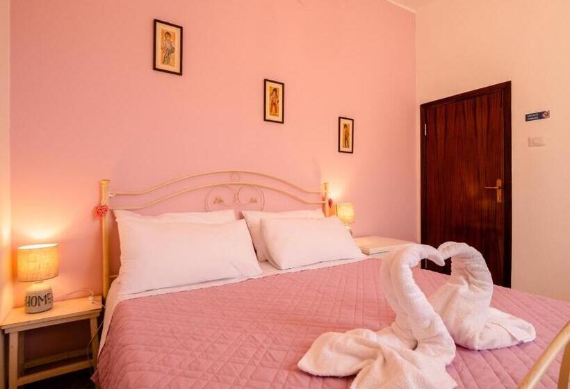 Номер Стандарт Совместная Ванная, Casa Mafalda   Rooms, Friends And More Affittacamere   Guest House