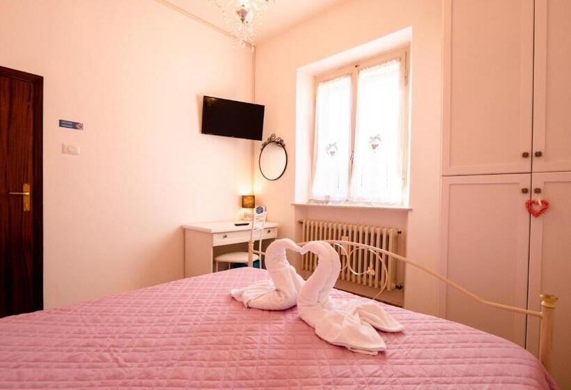 اتاق استاندارد با سرویس بهداشتی مشترک, Casa Mafalda Rooms, Friends And More Affittacamere Guest House