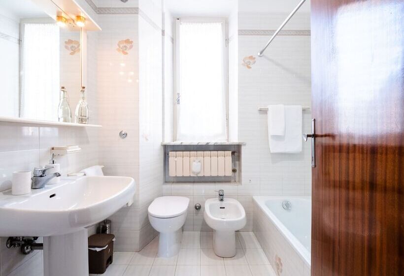 Трехместный Номер Стандарт Совместная Ванная, Casa Mafalda   Rooms, Friends And More Affittacamere   Guest House