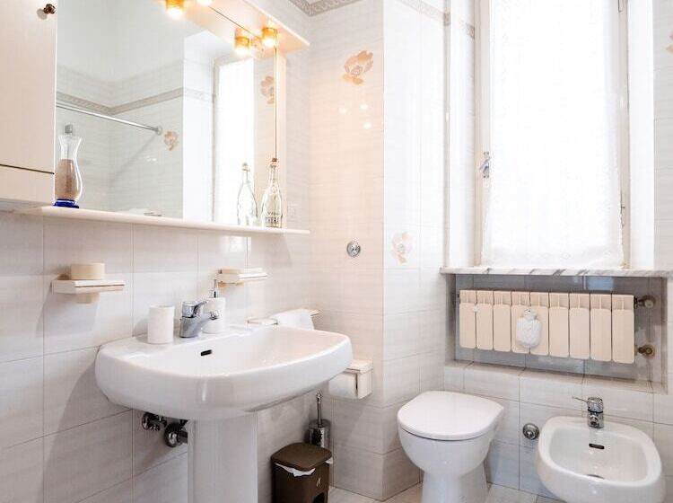 اتاق استاندارد سه تخته با سرویس بهداشتی مشترک, Casa Mafalda Rooms, Friends And More Affittacamere Guest House