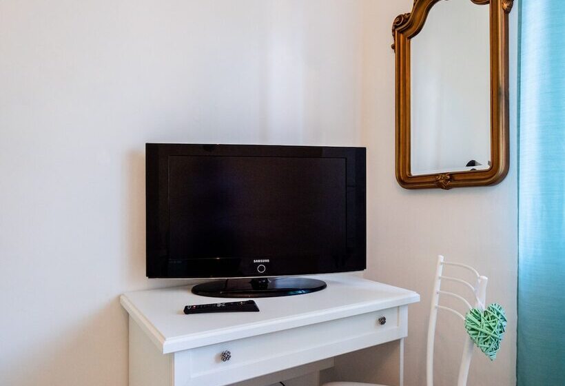 Трехместный Номер Стандарт Совместная Ванная, Casa Mafalda   Rooms, Friends And More Affittacamere   Guest House