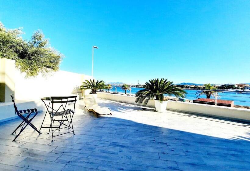 جناح مطلّ علي البحر, La Promenade Rooms & Suites