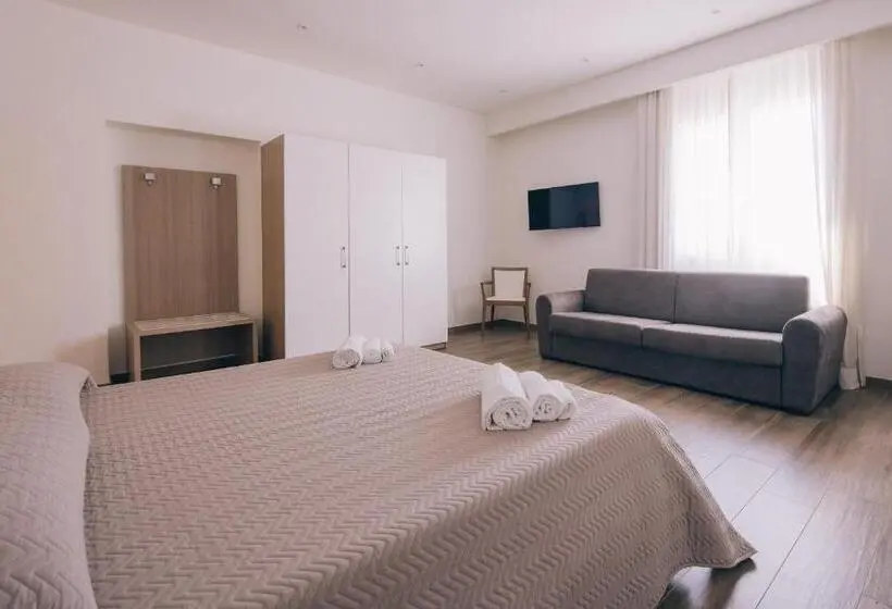 デラックスの４人部屋, La Promenade Rooms & Suites