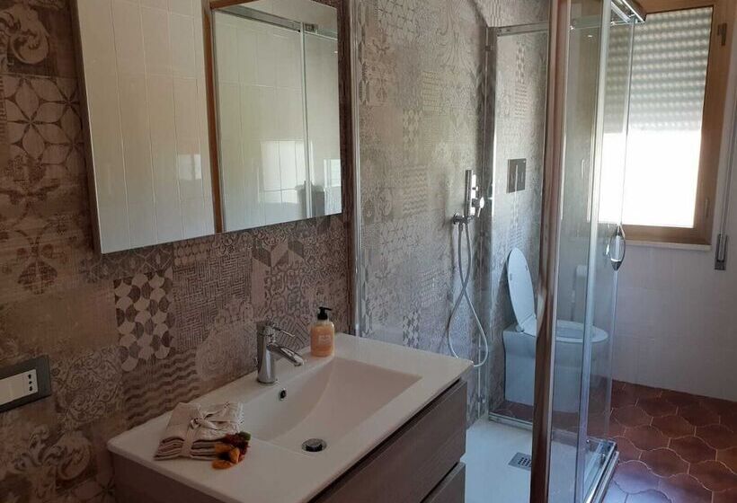 דירת חדר נוף לגינה, Mediterraneo